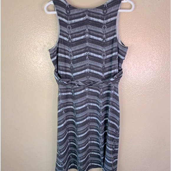 Athleta Adrianna Gray Criss Cross Front Athletic Dress Size M - Picture 3 of 9
